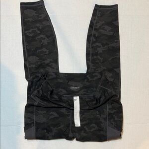 Fabletics PowerHold Women’s Activewear Black Camo Leggings, Size L